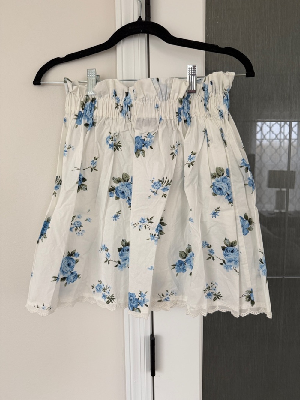 Topshop Cream Mini Skirt with Blue Floral Print - Picture 2 of 3